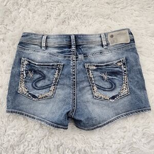 Silver Jeans SUKI High Short. Size 30.
